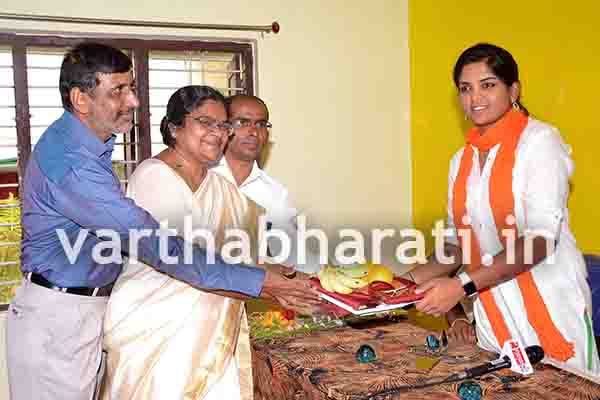 ಅಂತಾರಾಷ್ಟ್ರೀಯ ಕ್ರಿಕೇಟ್ ಕ್ರೀಡಾಪಟು ವೇದಾ ಕೃಷ್ಣಮೂರ್ತಿಗೆ ಅಭಿನಂಧನೆ